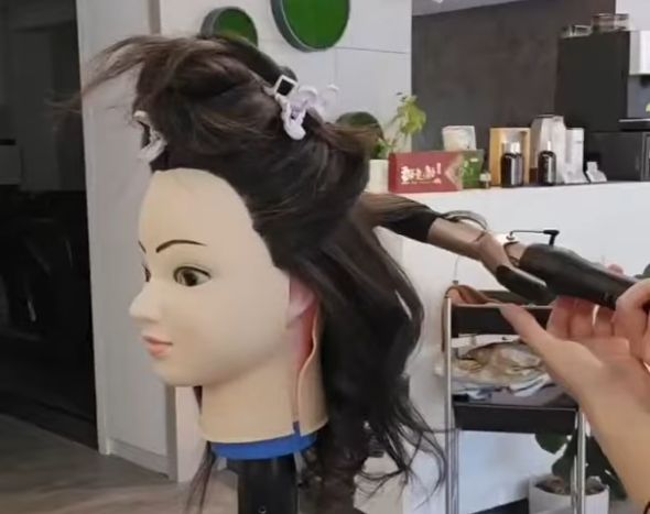 台北髮廊推薦｜🔌助理日常練功 ｜電捲棒不是拿來亂捲的～💇🏻‍♀️